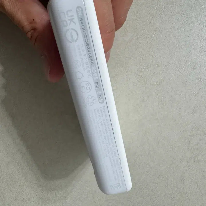 [BUNJANG] Belkin 5000mAh Wireless Charging Pad White / Belkin 벨킨 무선 충전 패드 화이트 5000mAh
