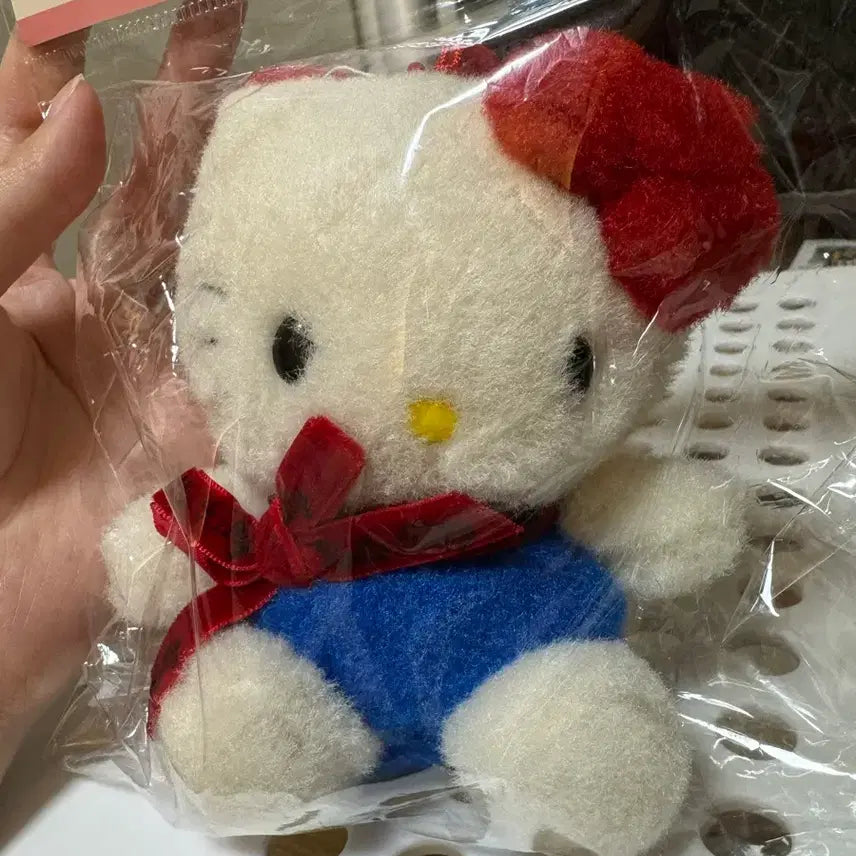 [BUNJANG] Sanrio Hello Kitty Retro Style Plush Keychain (Sealed) / 산리오 헬로키티 레트로 스타일 인형 키링 미개봉 새상품