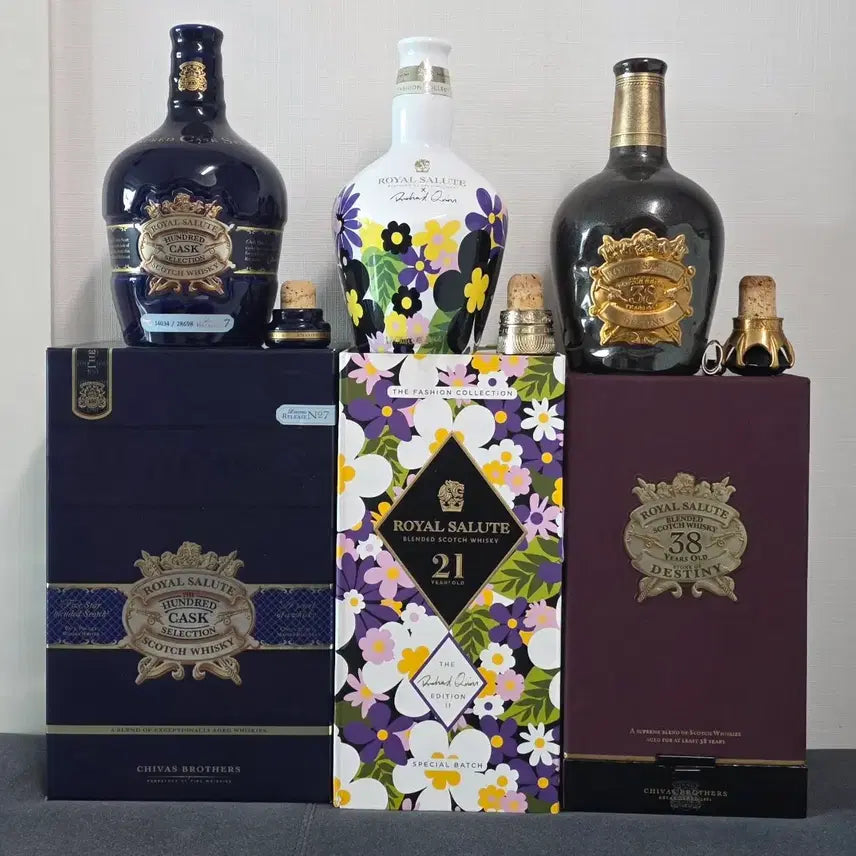 [SOLD OUT] 로얄살루트 컬렉션 위스키 공병