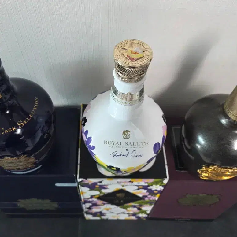 [SOLD OUT] 로얄살루트 컬렉션 위스키 공병