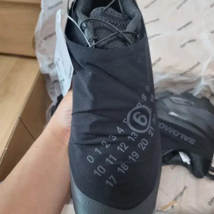 [BUNJANG] Salomon x MM6 Maison Margiela Cross Dust Black Asphalt / 살로몬 x MM6 메종 마르지엘라 크로스 더스트 블랙 아스팔트255