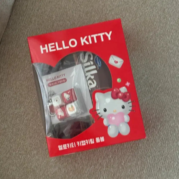 [BUNJANG] Sanrio Hello Kitty KitKat Keychain (Sealed) / 세븐일레븐 키티 키캣키링