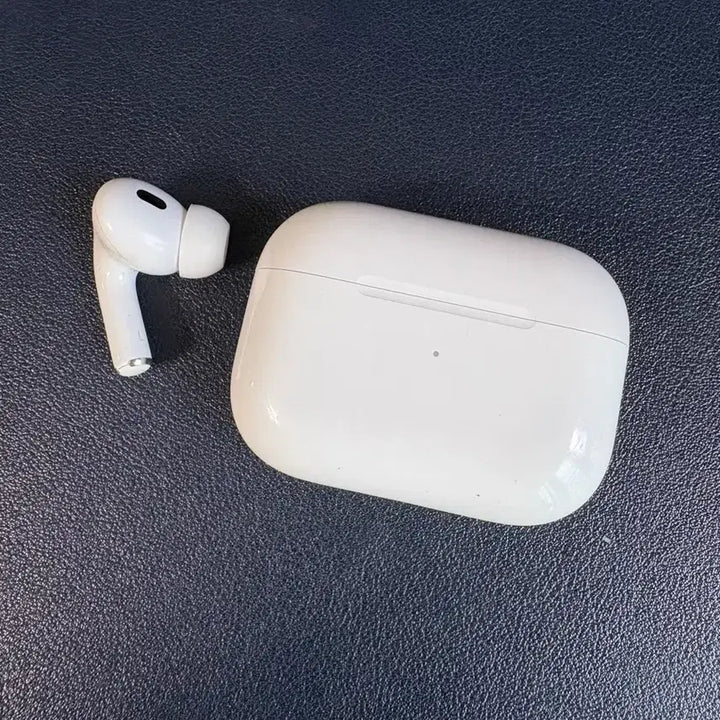 [BUNJANG] Apple AirPods Pro 2 (USB-C) - Main Unit + Left Earbud / 에어팟프로2 C타입 본체+왼쪽