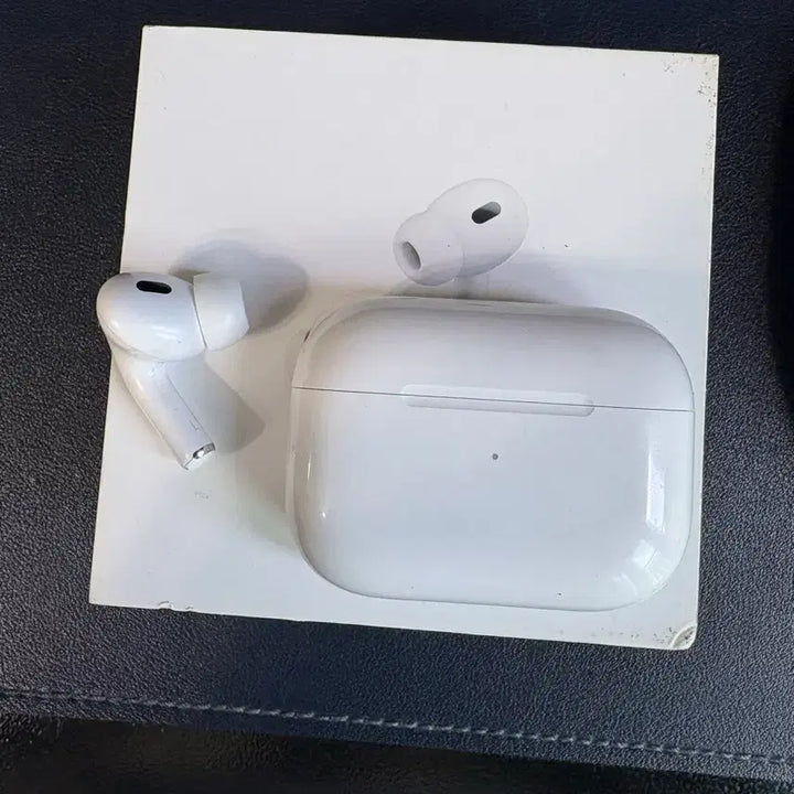 [BUNJANG] Apple AirPods Pro 2 (USB-C) - Main Unit + Left Earbud / 에어팟프로2 C타입 본체+왼쪽