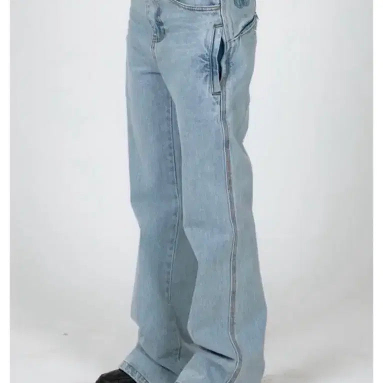 [BUNJANG] PLASTICPRODUCT Light Wash Bootcut Denim Pants / PLASTICPRODUCT 플라스틱 플로덕트 연청 데님 팬츠