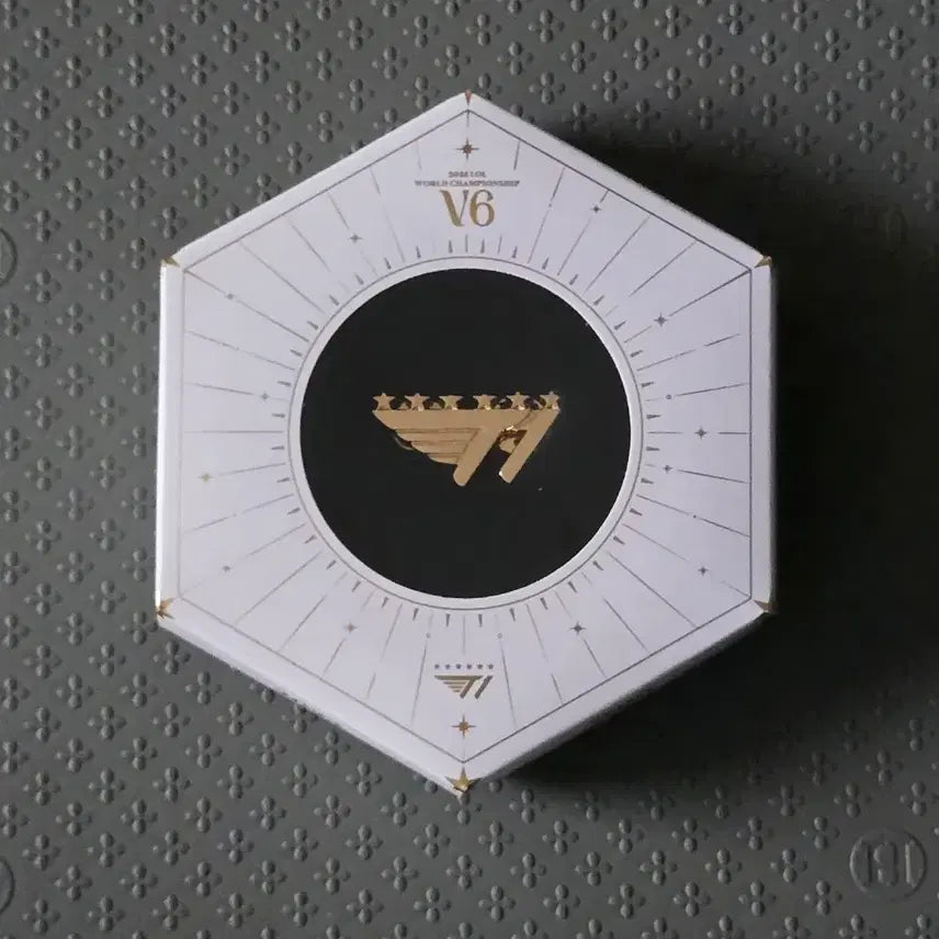 [BUNJANG] T1 6th Star Logo Badge V6 World Champions Edition / T1 6성 로고 뱃지