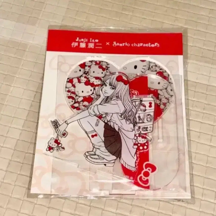 [BUNJANG] Junji Ito x Sanrio Hello Kitty Collaboration Acrylic Stand / 정품 이토 준지 토미에 산리오 헬로 키티 콜라보 아크릴 스탠드