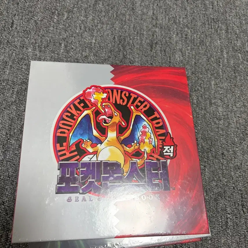 [BUNJANG] Pokemon 30th Anniversary Sticker Book Charizard Sealed / [미개봉] 포켓몬 30주년 띠부씰북 리자몽