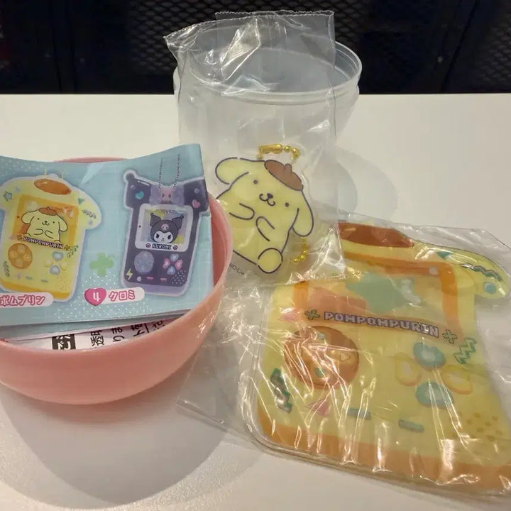 [BUNJANG] Sanrio Pompompurin Game Machine Design Acrylic Charm Keychain / 산리오 PVC 클리어케이스 게임기디자인 아크릴 참 가챠 폼폼푸린