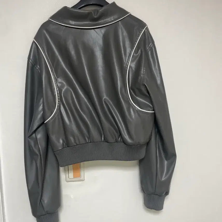 [BUNJANG] Delicent Leather Piping Crop Jumper Charcoal / 델리센트 레더 파이핑 크롭 점퍼 차콜