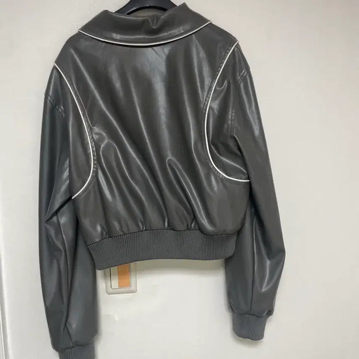 [BUNJANG] Delicent Leather Piping Crop Jumper Charcoal / 델리센트 레더 파이핑 크롭 점퍼 차콜
