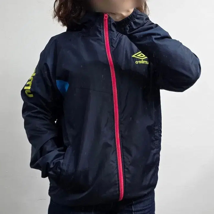 [BUNJANG] Umbro Navy Hooded Windbreaker Jacket / [프립]엄브로 네이비 후드 바람막이  자켓