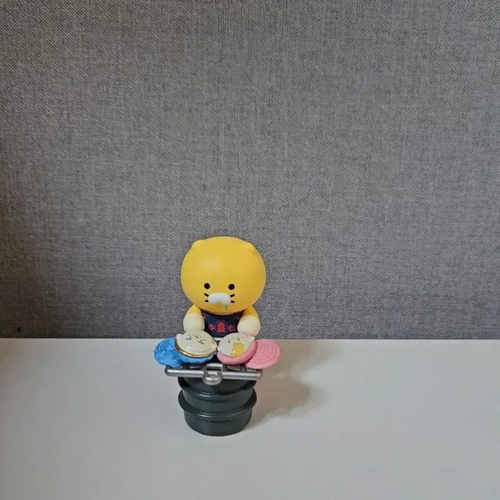[BUNJANG] Choonsik Choonsoon Figure with Box, Vinyl, and Photocard / 상자비닐포카o 춘식이 춘수산 피규어