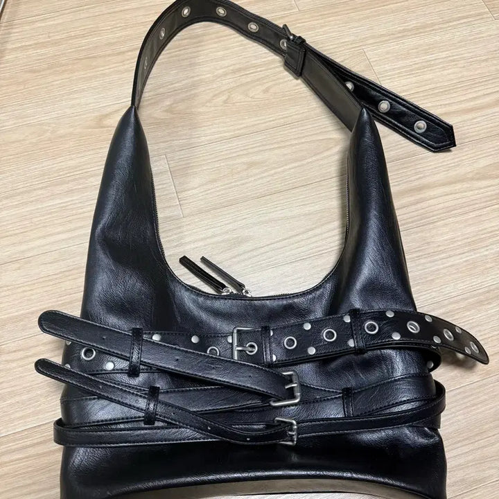 [BUNJANG] Flareup Belted Shoulder Bag / Crossbody Bag (Black, Mint Condition) / 플레어업 벨티드 숄더백 ,크로스백 (블랙,사용감없음)