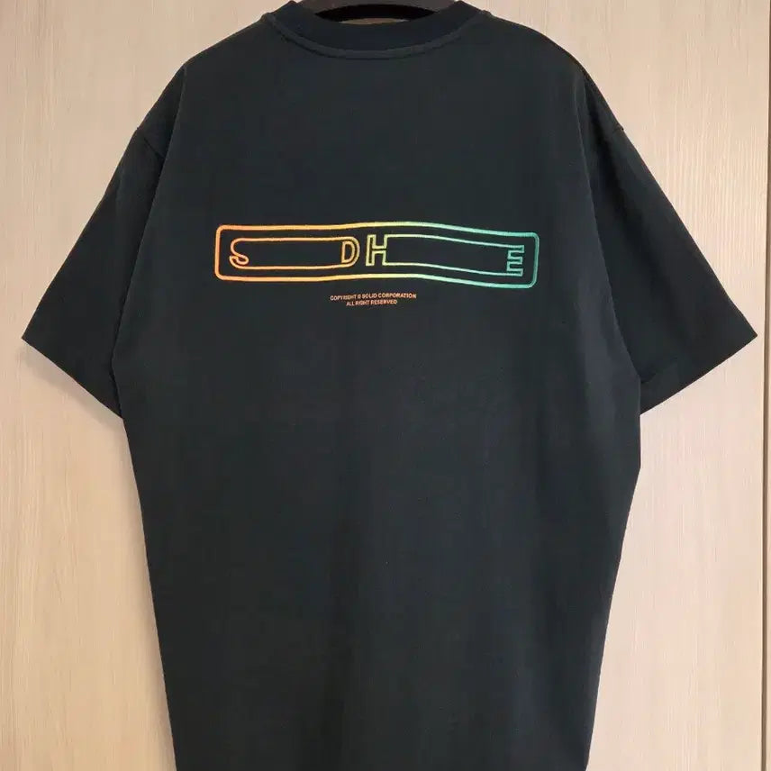 [BUNJANG] Solid Homme 23FW Gradient Embroidered Back Logo Short Sleeve T-shirt / 솔리드옴므 23FW 그라데이션 자수 백로고 반팔 티셔츠 48