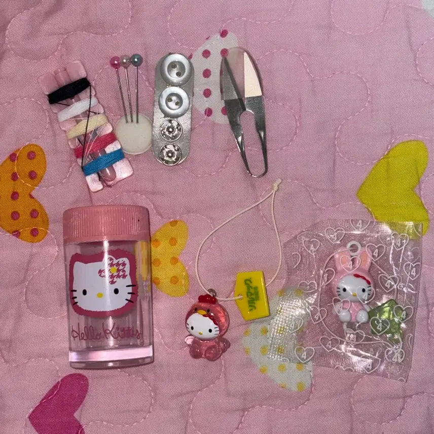 [BUNJANG] Vintage Sanrio Hello Kitty Sewing Kit &amp; Animal Strap Bundle / 일본정품 고전키티 바느질세트&amp;동물 스트랩 일괄