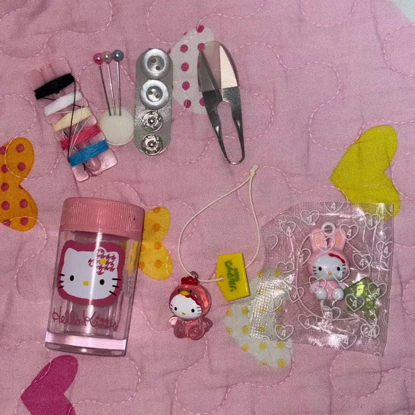 [BUNJANG] Vintage Sanrio Hello Kitty Sewing Kit &amp; Animal Strap Bundle / 일본정품 고전키티 바느질세트&amp;동물 스트랩 일괄