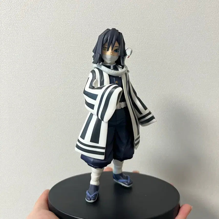 [BUNJANG] Kimetsu no Yaiba Obanai Iguro Figure / 귀멸의 칼날 이구로 오바나이 피규어