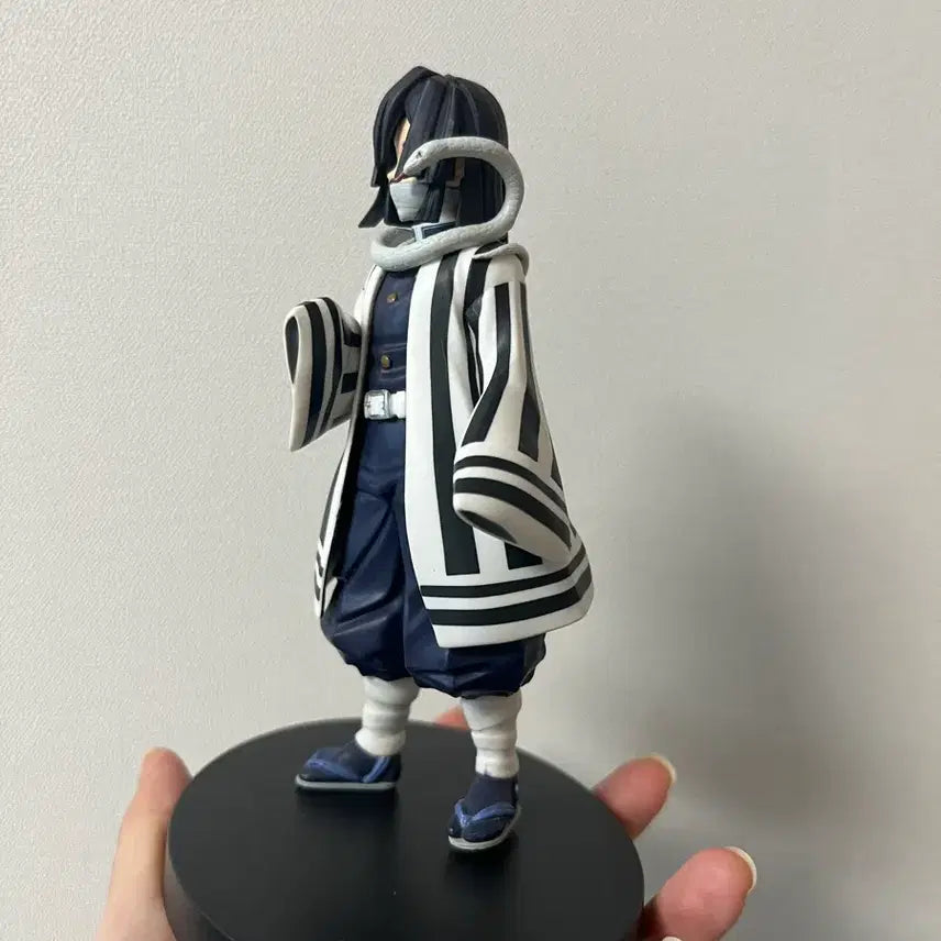 [BUNJANG] Kimetsu no Yaiba Obanai Iguro Figure / 귀멸의 칼날 이구로 오바나이 피규어