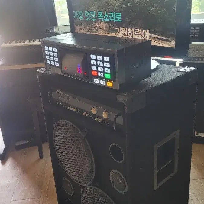 [BUNJANG] Taesung K10 Portable Karaoke Machine Full Set with Monitor / 이동식 노래방 반주기 풀 세트