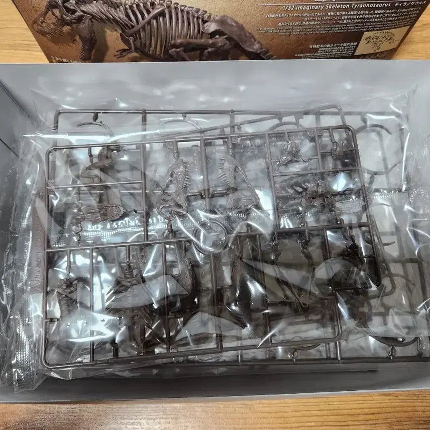 [BUNJANG] Bandai 1/32 Imaginary Skeleton Tyrannosaurus Rex Plastic Model / (새상품)반다이 스켈레톤 티라노사우루스 프라모델