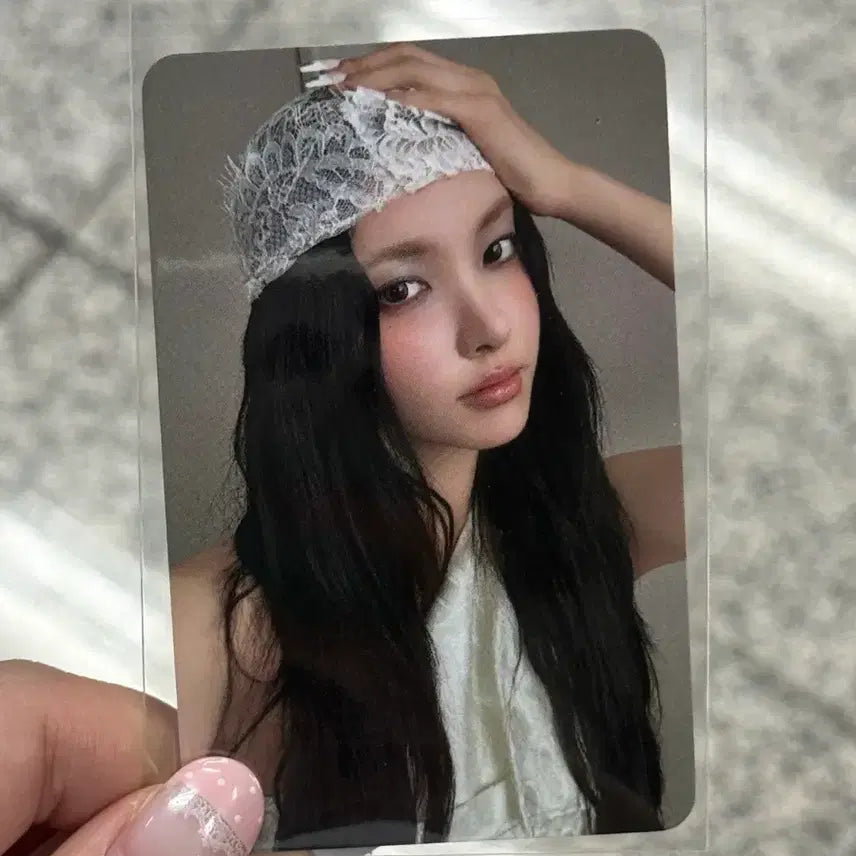 [BUNJANG] ILLIT Yoona Official Photocard / 아일릿 공방포카 윤아