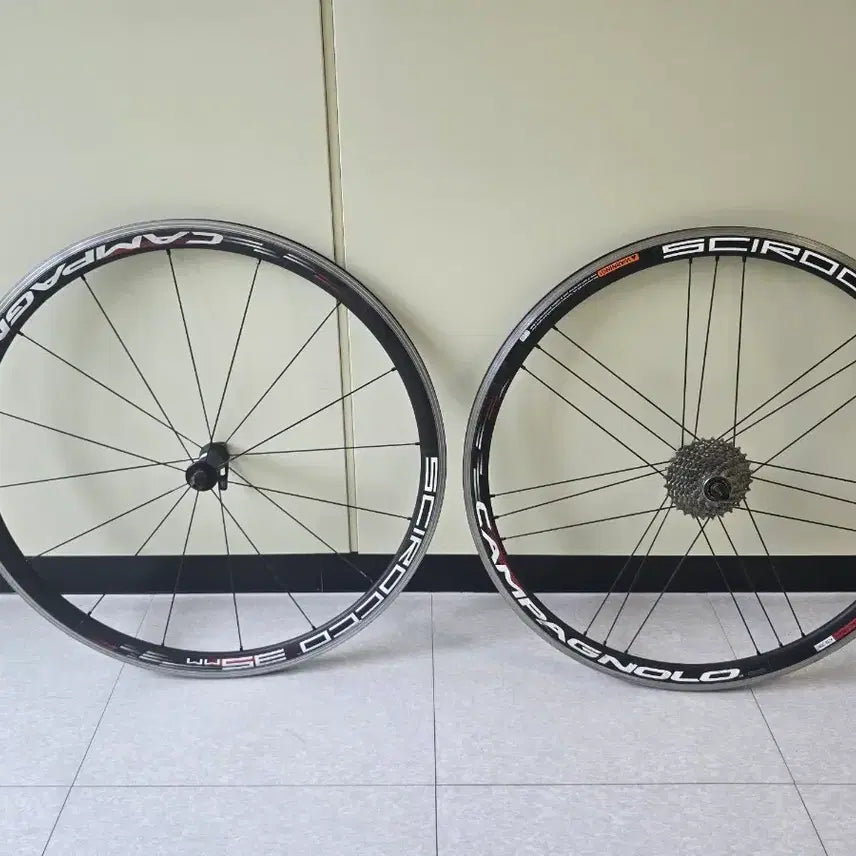 [BUNJANG] Campagnolo Scirocco 35mm Clincher Wheelset with Shimano 105 11-Speed 28T Sprocket / 캄파놀로 시로코 휠