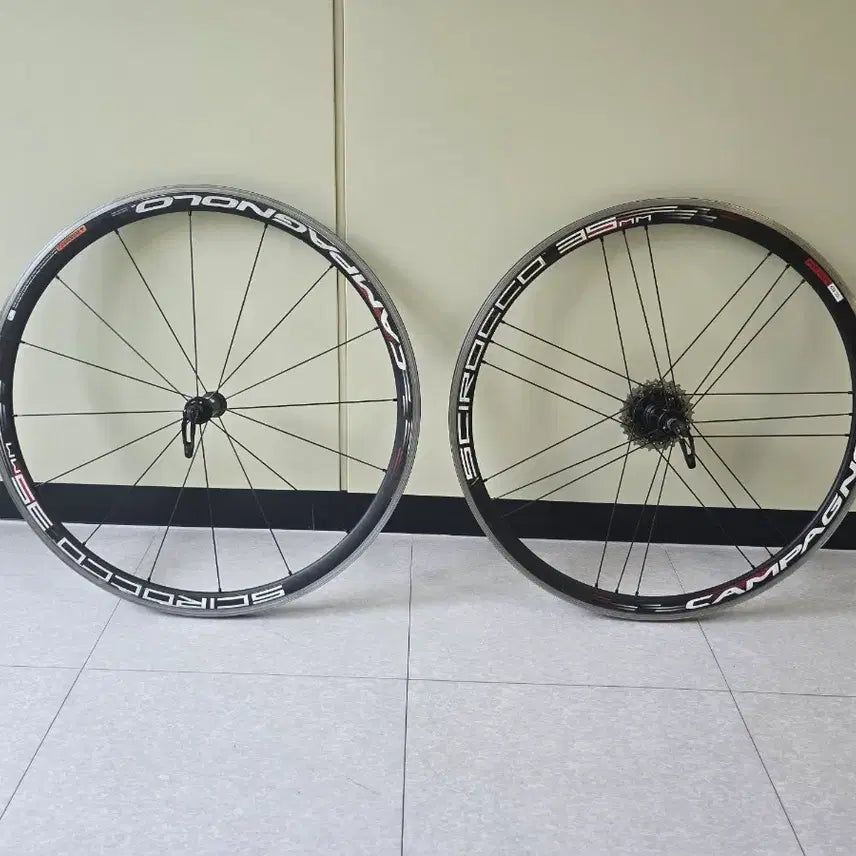 [BUNJANG] Campagnolo Scirocco 35mm Clincher Wheelset with Shimano 105 11-Speed 28T Sprocket / 캄파놀로 시로코 휠