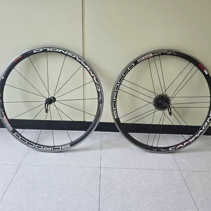 [BUNJANG] Campagnolo Scirocco 35mm Clincher Wheelset with Shimano 105 11-Speed 28T Sprocket / 캄파놀로 시로코 휠