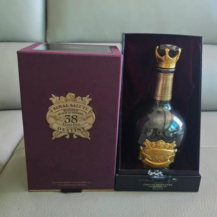 [BUNJANG] Royal Salute 38 Year Old Whisky Empty Bottle with Case / 로얄살루트 38년산 위스키 공병