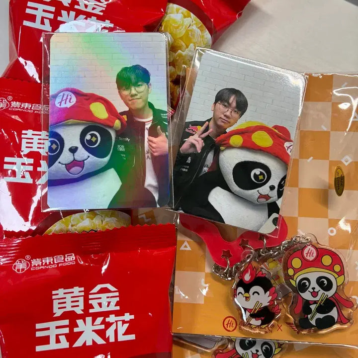 [BUNJANG] T1 Faker Panda Photocard &amp; Keyring Bundle / 티원 하이디라오 t1 페이커 포토카드 굿즈 및 키링