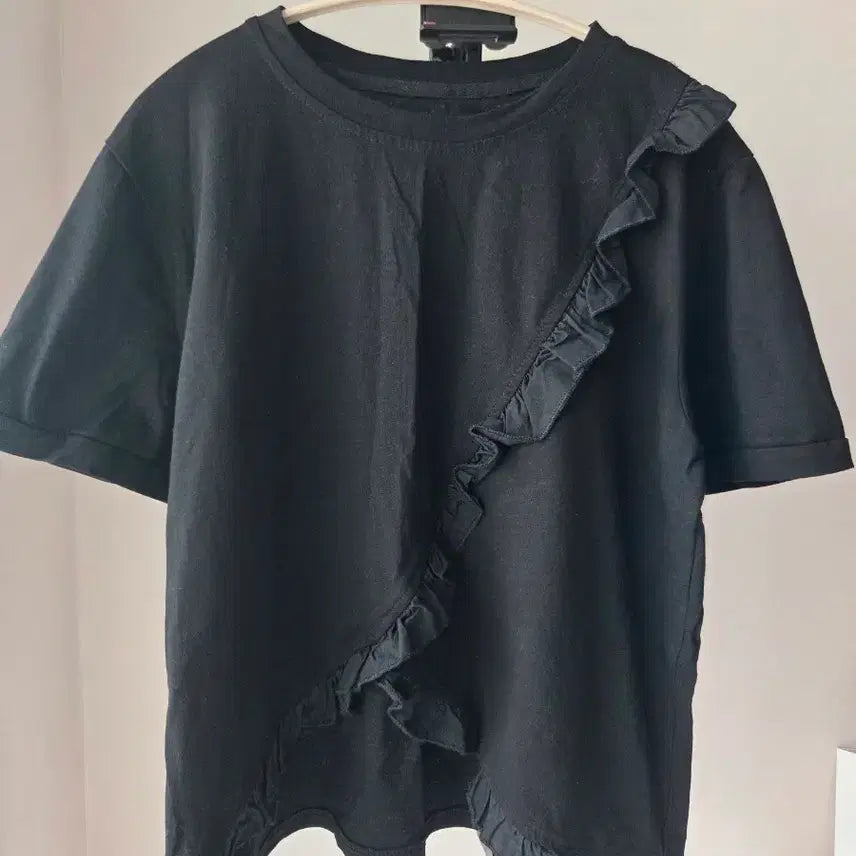 [BUNJANG] Black Frill Short Sleeve T-Shirt / 검정색 프릴 반팔 티셔츠