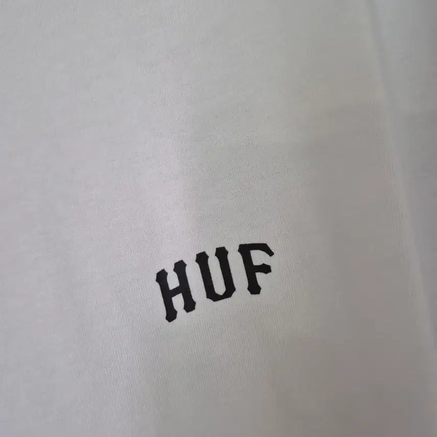 [BUNJANG] HUF Small Logo Short Sleeve T-Shirt White L / 새상품)L)무신사 HUF 스몰로고 반팔티