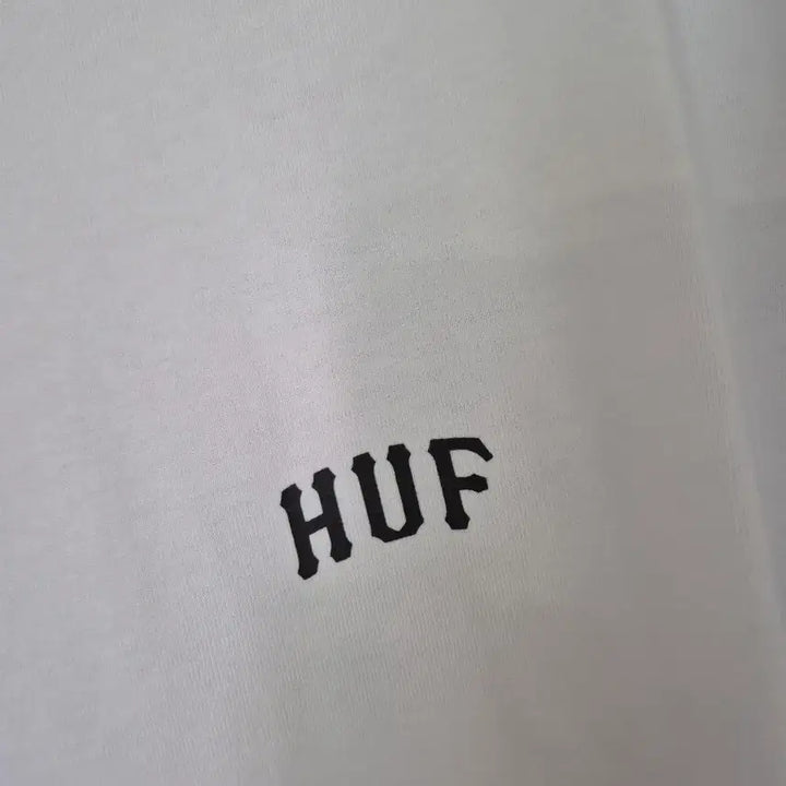 [BUNJANG] HUF Small Logo Short Sleeve T-Shirt White L / 새상품)L)무신사 HUF 스몰로고 반팔티