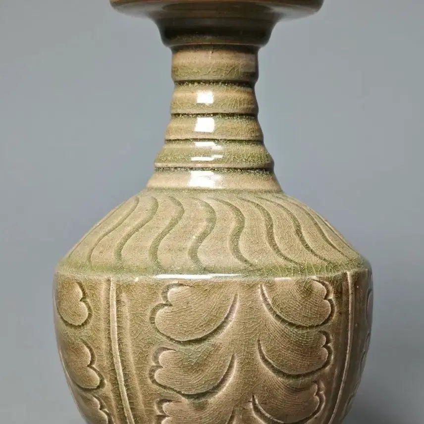 [BUNJANG] Authentic Song Dynasty Celadon Vase with Lotus Scroll Motif / [진품] 송대 출토품 요주요과 연판문 청자 병 중국도자기 골동품 수집품