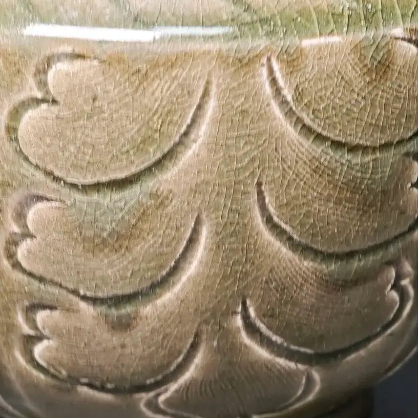 [BUNJANG] Authentic Song Dynasty Celadon Vase with Lotus Scroll Motif / [진품] 송대 출토품 요주요과 연판문 청자 병 중국도자기 골동품 수집품