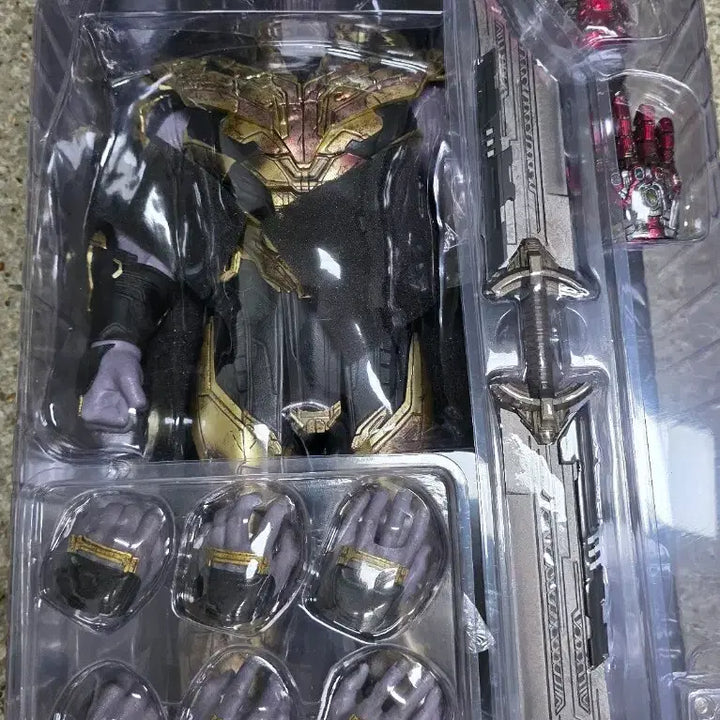 [BUNJANG] Hot Toys Avengers: Endgame Thanos Battle Damaged Version (MMS 564) / 핫토이 앤드게임 타노스 배틀데미지 버전 (MMS 564)