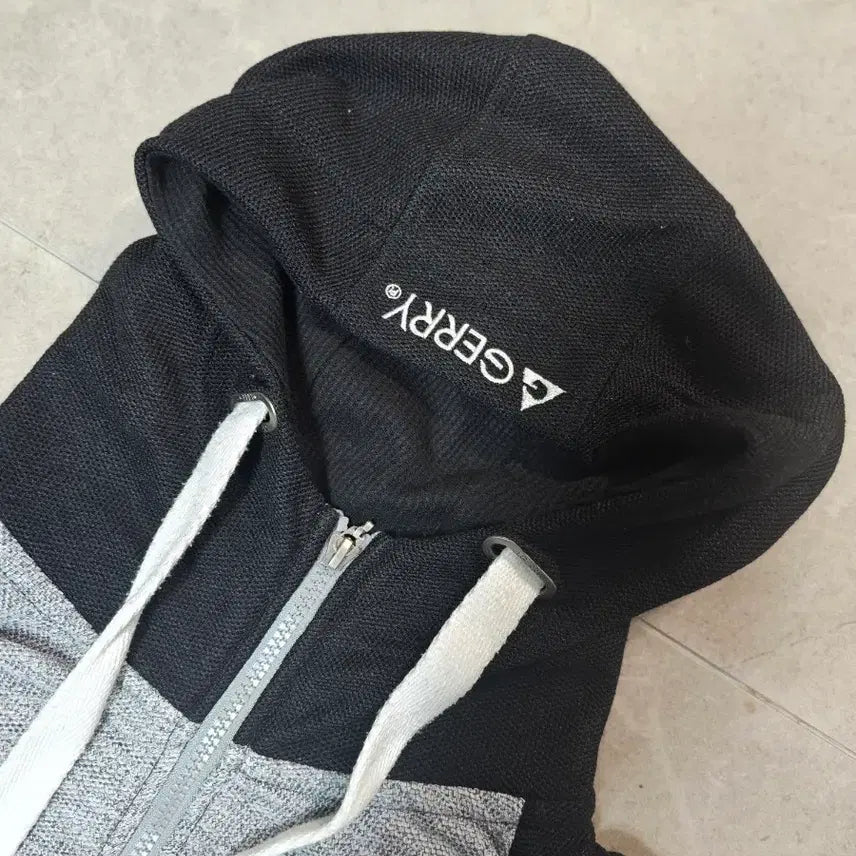 [BUNJANG] GERRY Hooded Zip-Up Jacket Grey/Black L / GERRY 제리 후드 집업 그레이/블랙 L