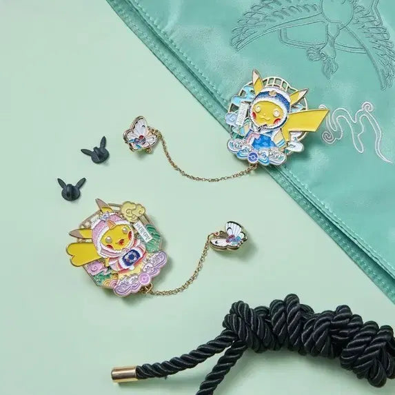 [BUNJANG] Pokemon Store Hanbok Traditional Edition Pikachu Pin Badge / 포켓몬스토어 한복 전통에디션 피카츄 핀뱃지