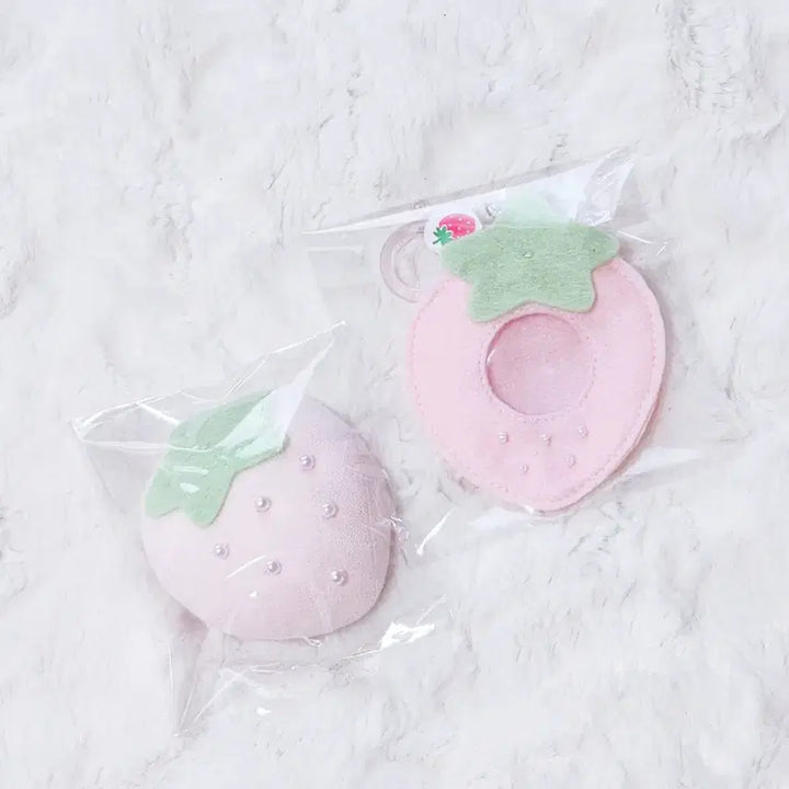 [BUNJANG] Fancy Atelier Strawberry Blanket &amp; Cushion Bundle (Strawberry), Sanrio Kitty &amp; My Melody Acrylic Keychains / 팬시아뜰리에 사토님 딸기이불 딸기쿠션 일괄
