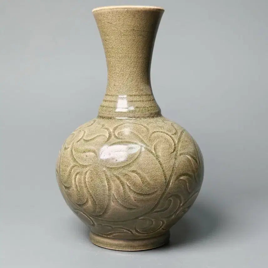 [BUNJANG] Authentic Yuzhou Ware Celadon Vase with Incised Vine Scroll Motif (Tang Dynasty to Five Dynasties) / [진품] 당대~오대 출토품 요주요과 음각 당초문 청자 병 중국도자기