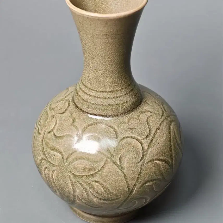 [BUNJANG] Authentic Yuzhou Ware Celadon Vase with Incised Vine Scroll Motif (Tang Dynasty to Five Dynasties) / [진품] 당대~오대 출토품 요주요과 음각 당초문 청자 병 중국도자기