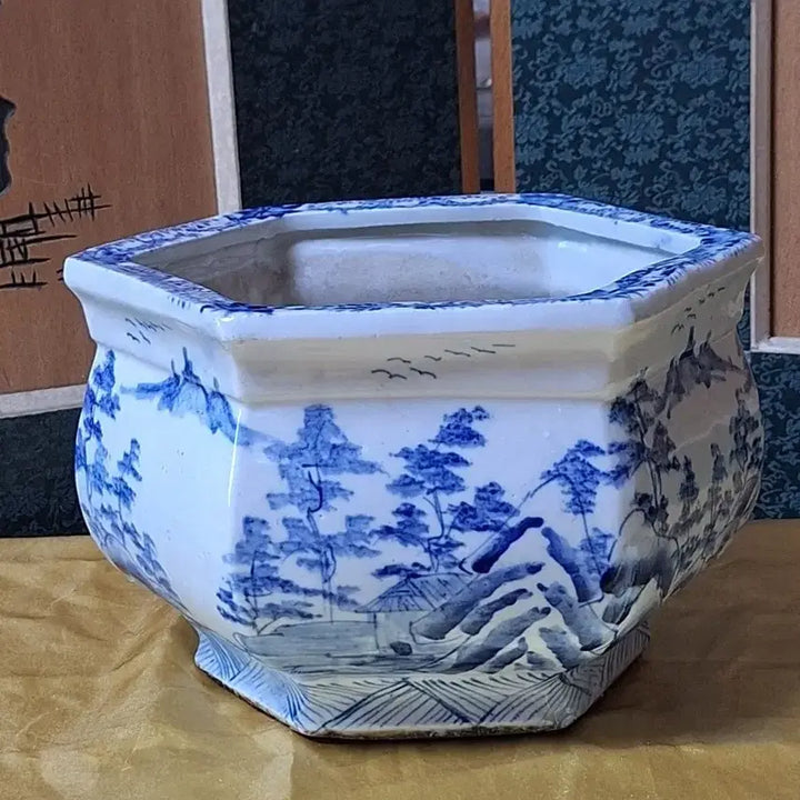 [BUNJANG] Republic of China Era Blue-and-White Porcelain Landscape Planter / 민국년대 청화백자 산수문 화분