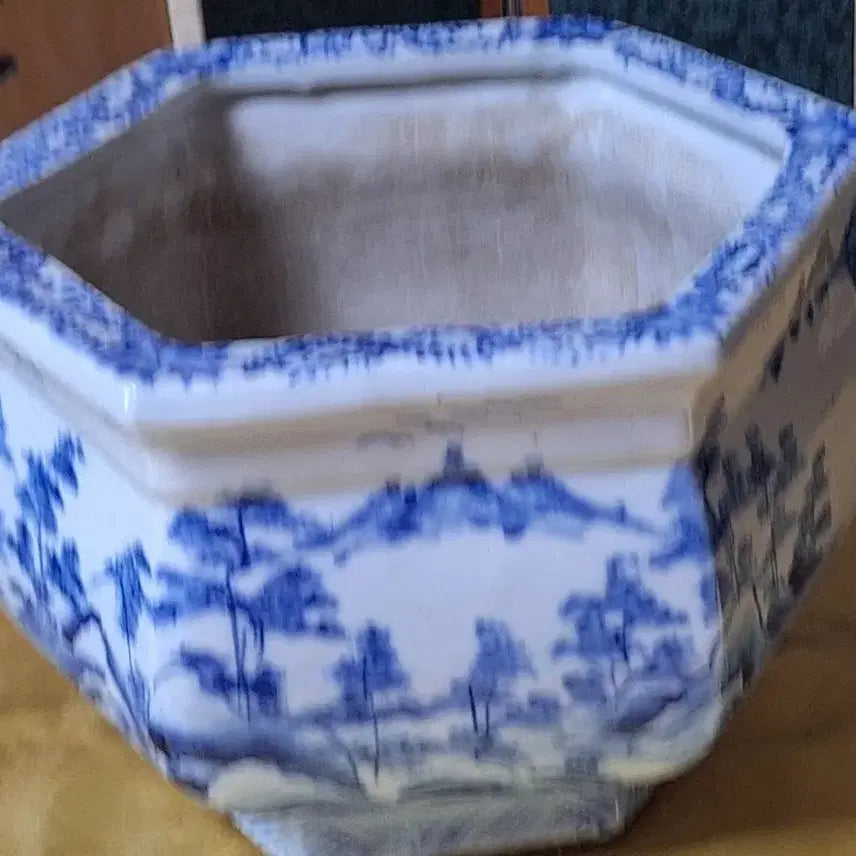 [BUNJANG] Republic of China Era Blue-and-White Porcelain Landscape Planter / 민국년대 청화백자 산수문 화분