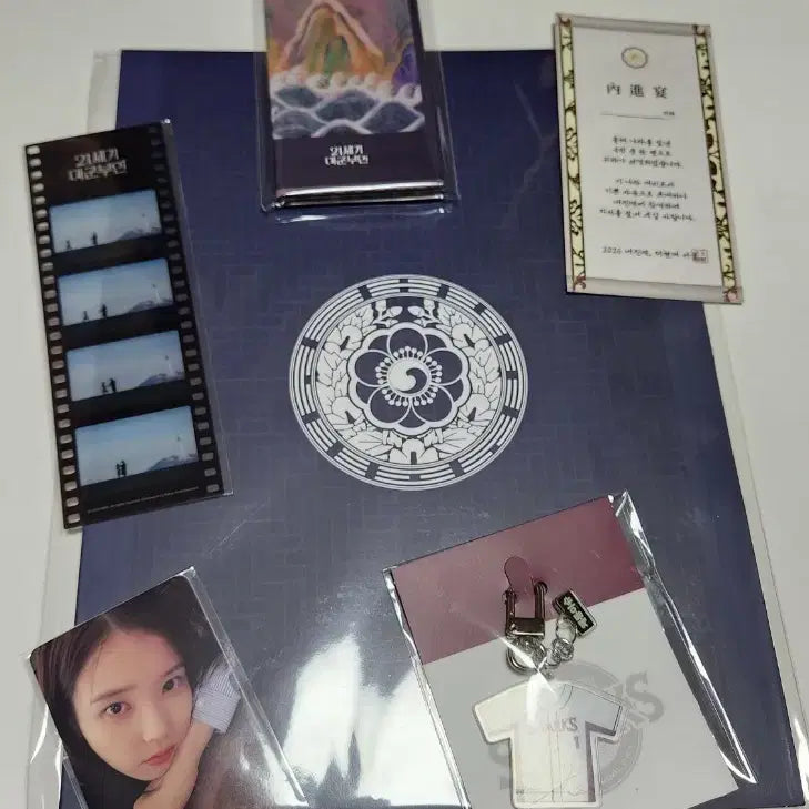 [BUNJANG] IU 21st Century Grand Princess Pop-up Goods Uniform Keychain, Postcard, Folding Stand, Film, Invitation / 아이유 21세기대군부인 팝업 굿즈 유니폼키링 외 유애나 성희주