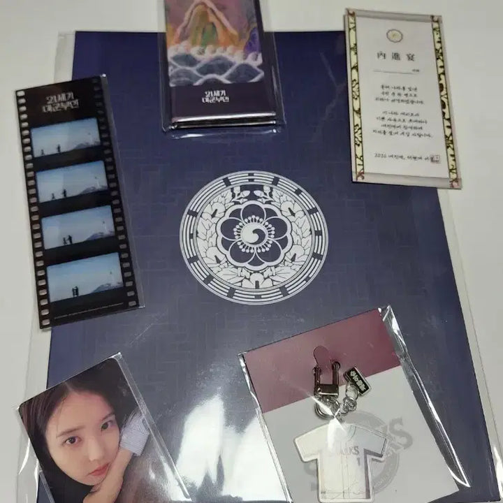 [BUNJANG] IU 21st Century Grand Princess Pop-up Goods Uniform Keychain, Postcard, Folding Stand, Film, Invitation / 아이유 21세기대군부인 팝업 굿즈 유니폼키링 외 유애나 성희주