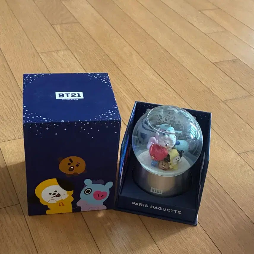 [BUNJANG] BT21 Snow Globe Paris Baguette Collaboration / BT21 스노우볼