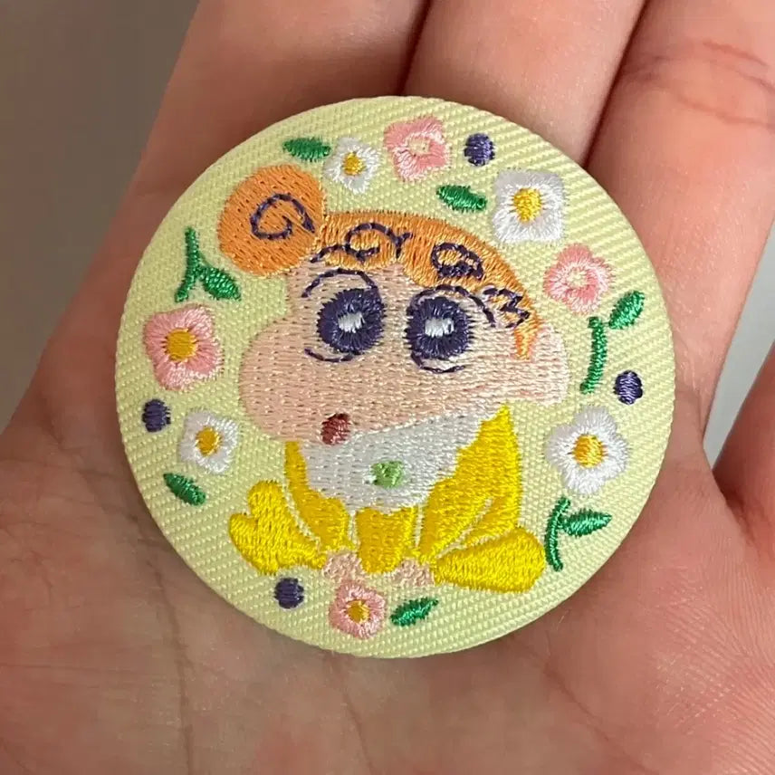 [BUNJANG] Crayon Shin-chan Embroidered Can Badge Himawari / 짱구 자수 캔배지 짱아 히마와리