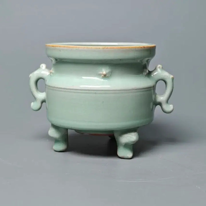 [BUNJANG] Late Ming Dynasty Yaozhou Kiln Celadon Tripod Censer with Ear Handles, Chinese Porcelain Antique / [진품] 명대 말기 요지 출토품 용천요 삼족수이형 향로 중국도자기 골동품
