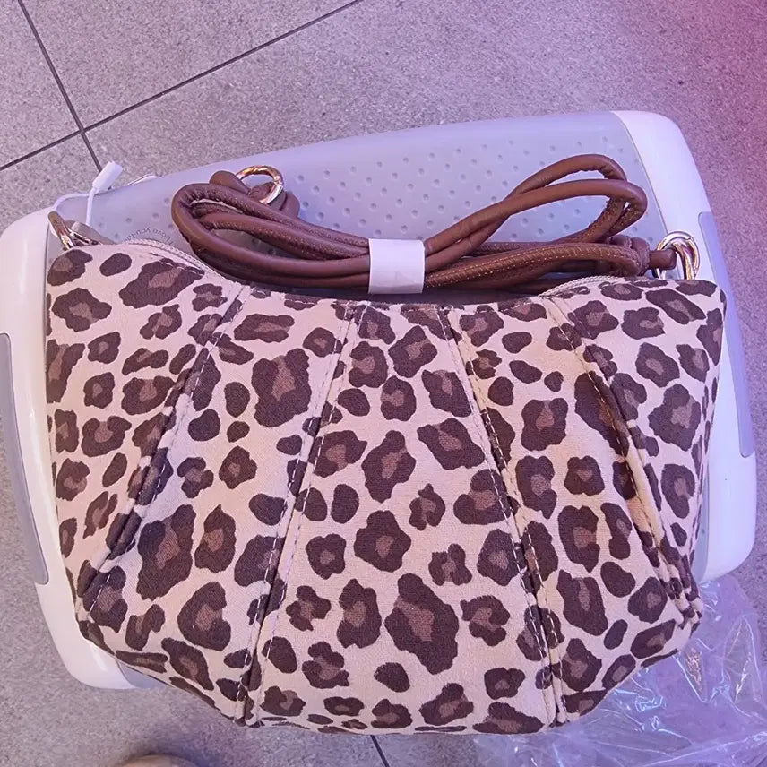 [BUNJANG] Hello Kitty Leopard Goods Set (4 Items) / 헬로키티 레오파드 굿즈 4종 세트